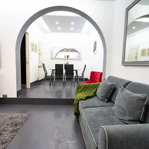 White Style Gambero Apartment